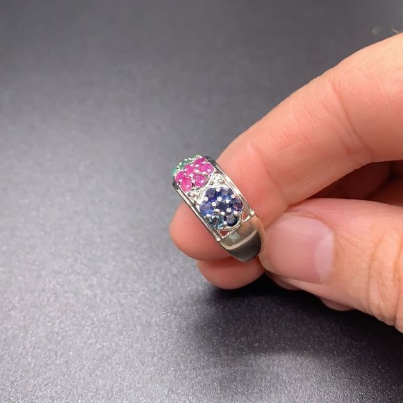 Pretty Real Silver Ring with Quartz Stones - Picture 3 of 4